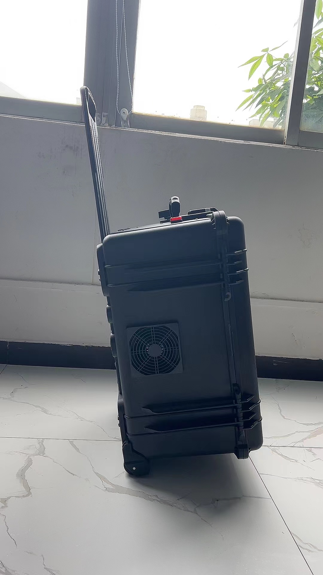 凤泉手拉箱型移动通信干扰器